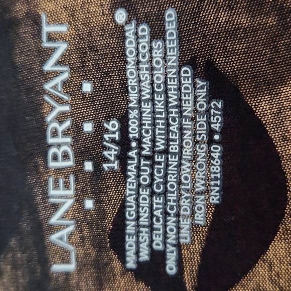 Lane Bryant Lip 💋 Pattern VNeck Tee, 14/16, Valentine's Day Shirt, Black - Picture 5 of 10